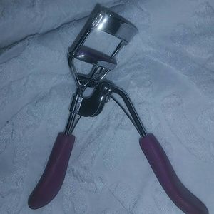 Eyelash curler